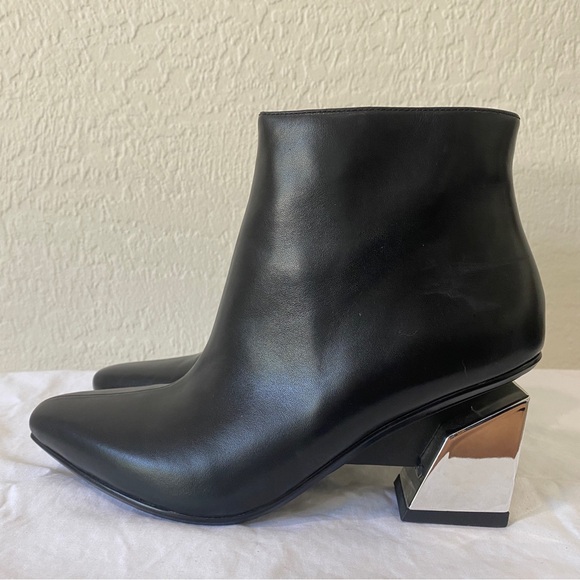 United Nude designer leather Black Ankle Boots with Silver Heel sz 37 / 6.5 - Picture 1 of 12